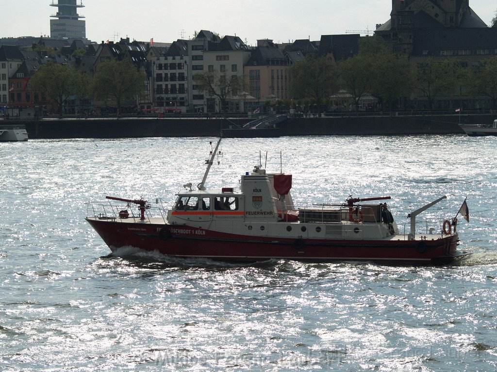 Uebungsfahrt Loeschboot und Ursula P52.JPG